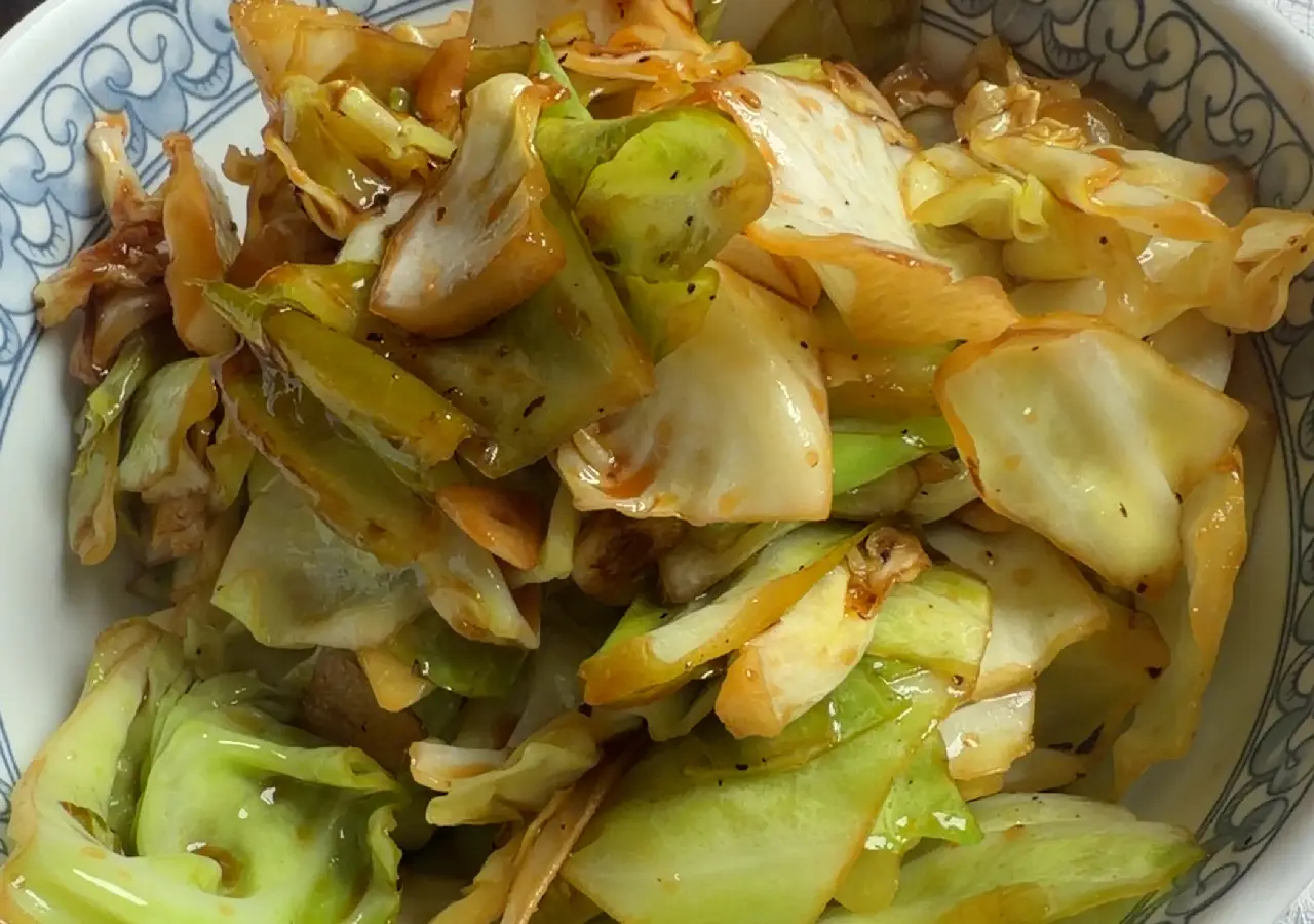 Taiwanese Garlic Cabbage