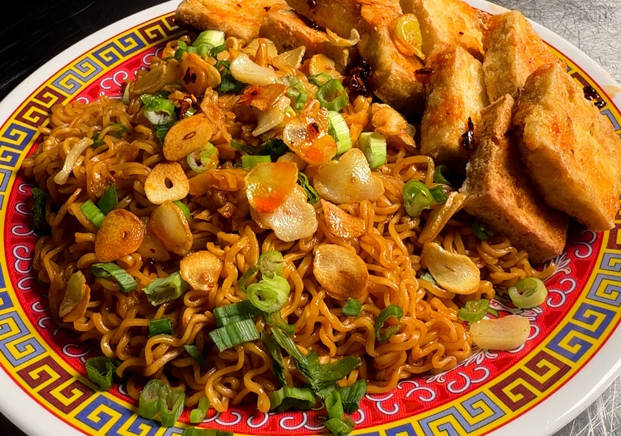 Crispy Garlic Tofu Noodles