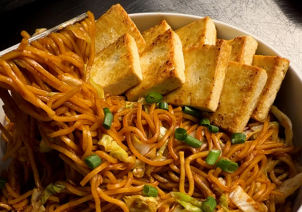 Crispy Tofu Lo Mein